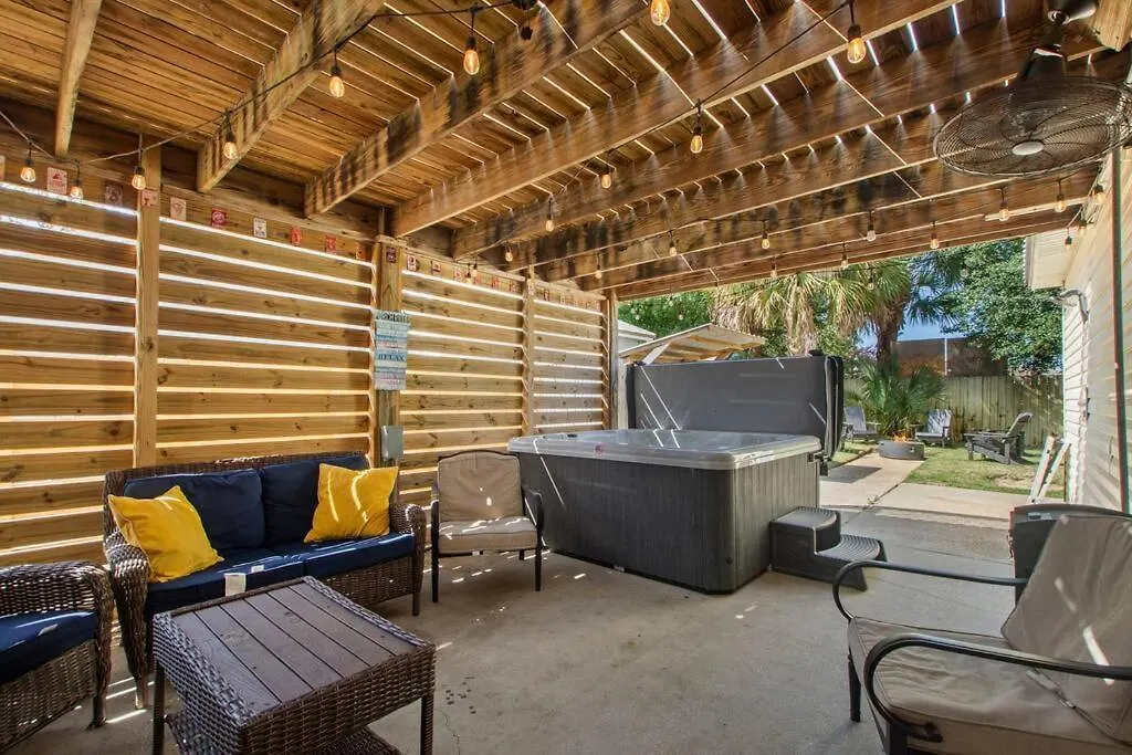 Holiday home Seaside Serenity: Coastal Beach Home with Outdoor Living Panama City Beach