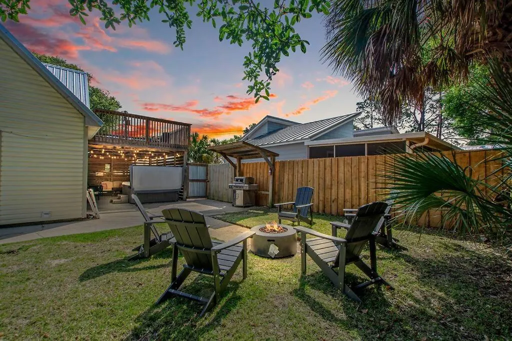 Seaside Serenity: Coastal Beach Home with Outdoor Living Panama City Beach United States